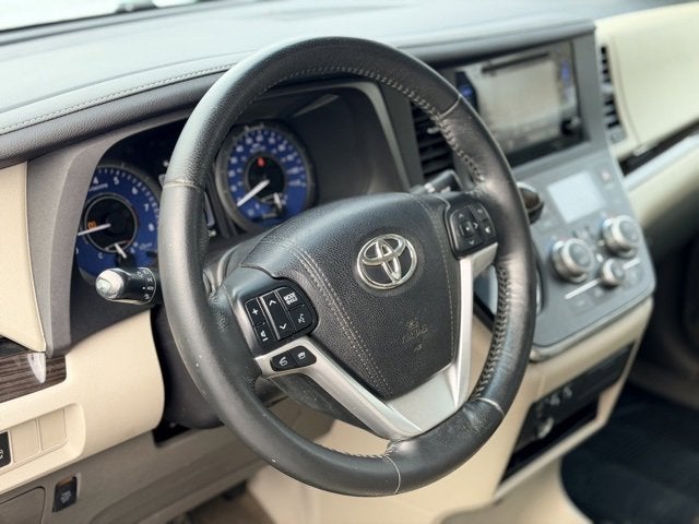 2015 Toyota Sienna XLE 8 Passenger